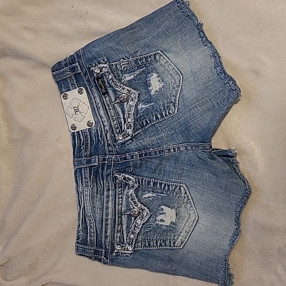 Miss Me Jeans Shorts Mid Rise Rhinestone Embroidered Easy Fit Denim 30 - Picture 4 of 11